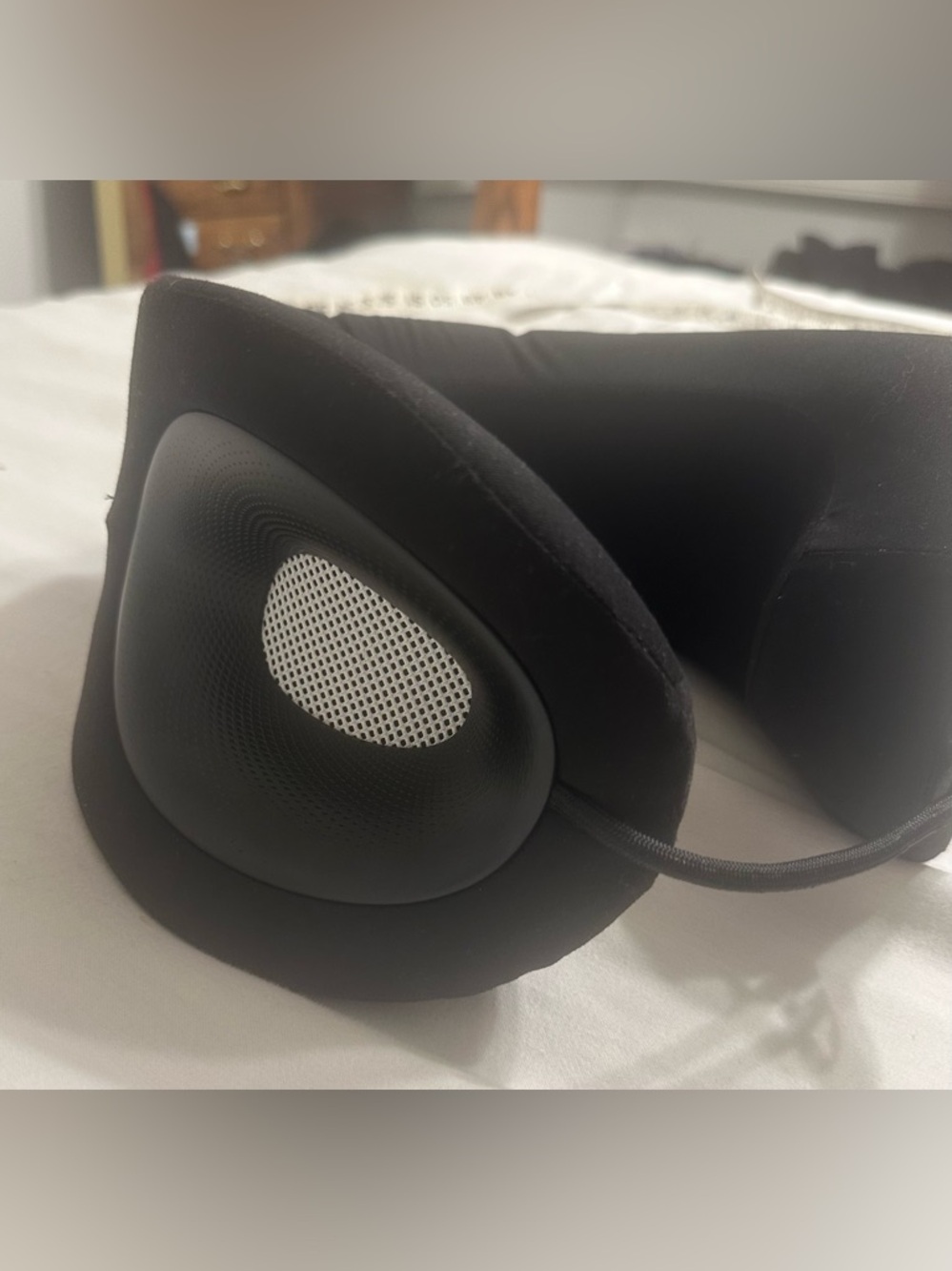 Cabeau Evolution Cool Memory Foam Travel Neck Pillow Black - Picture 6 of 6